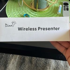 Dino Wireless Presenter Clicker & Pointer